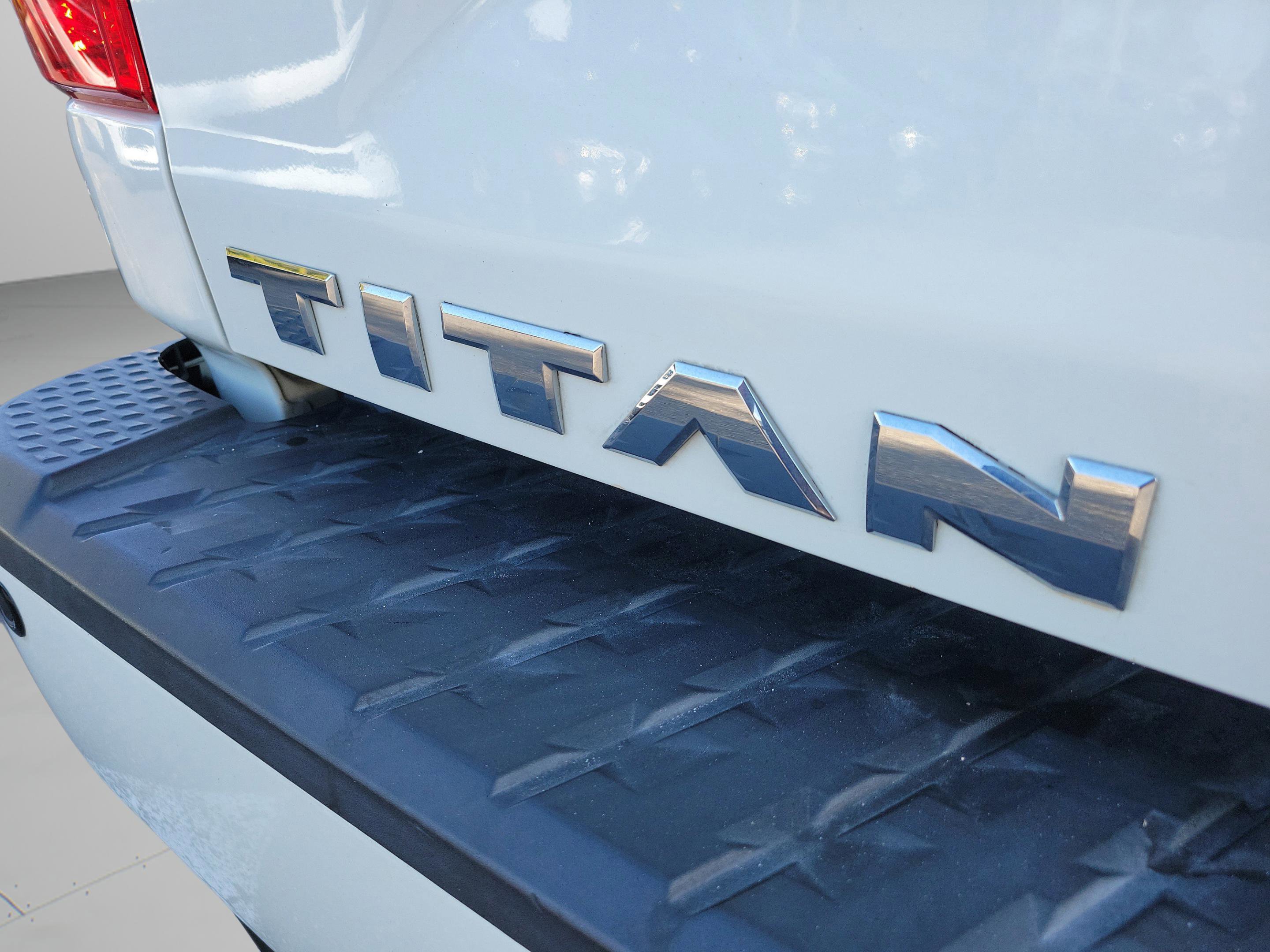 Used 2018 Nissan Titan PRO-4X image 30