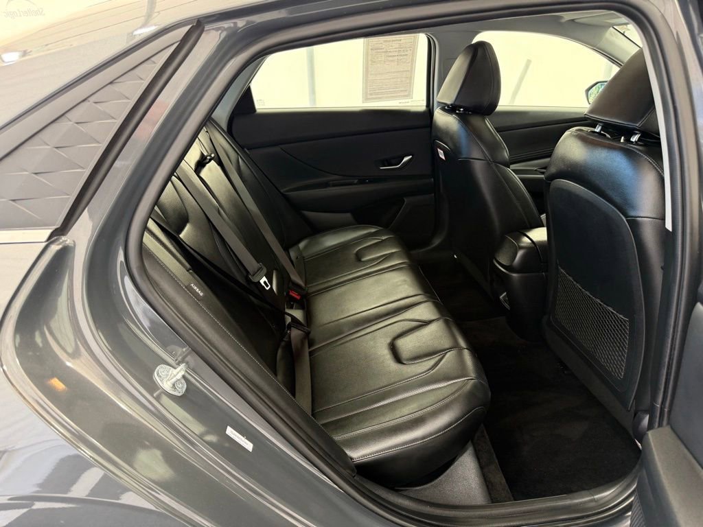 Used 2025 Hyundai Elantra Limited FWD image 23