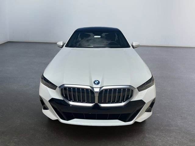 New 2026 BMW 550e xDrive image 11