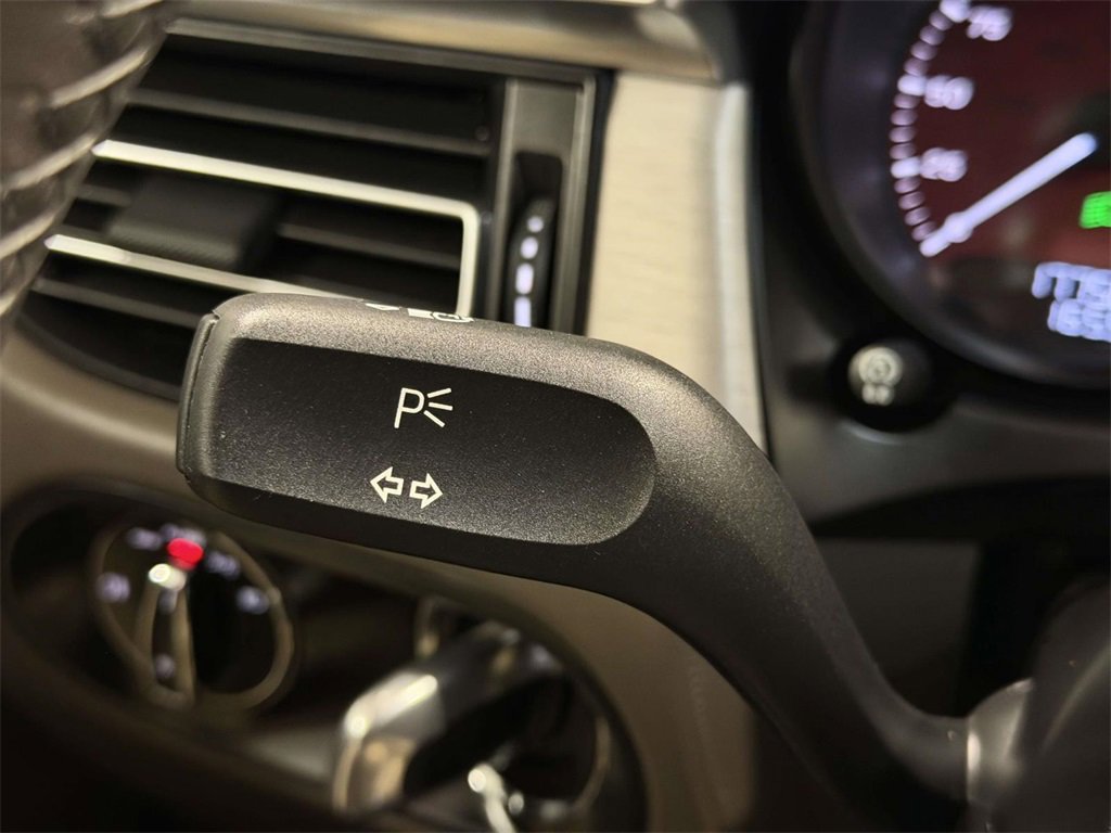 Used 2025 Porsche Macan image 22