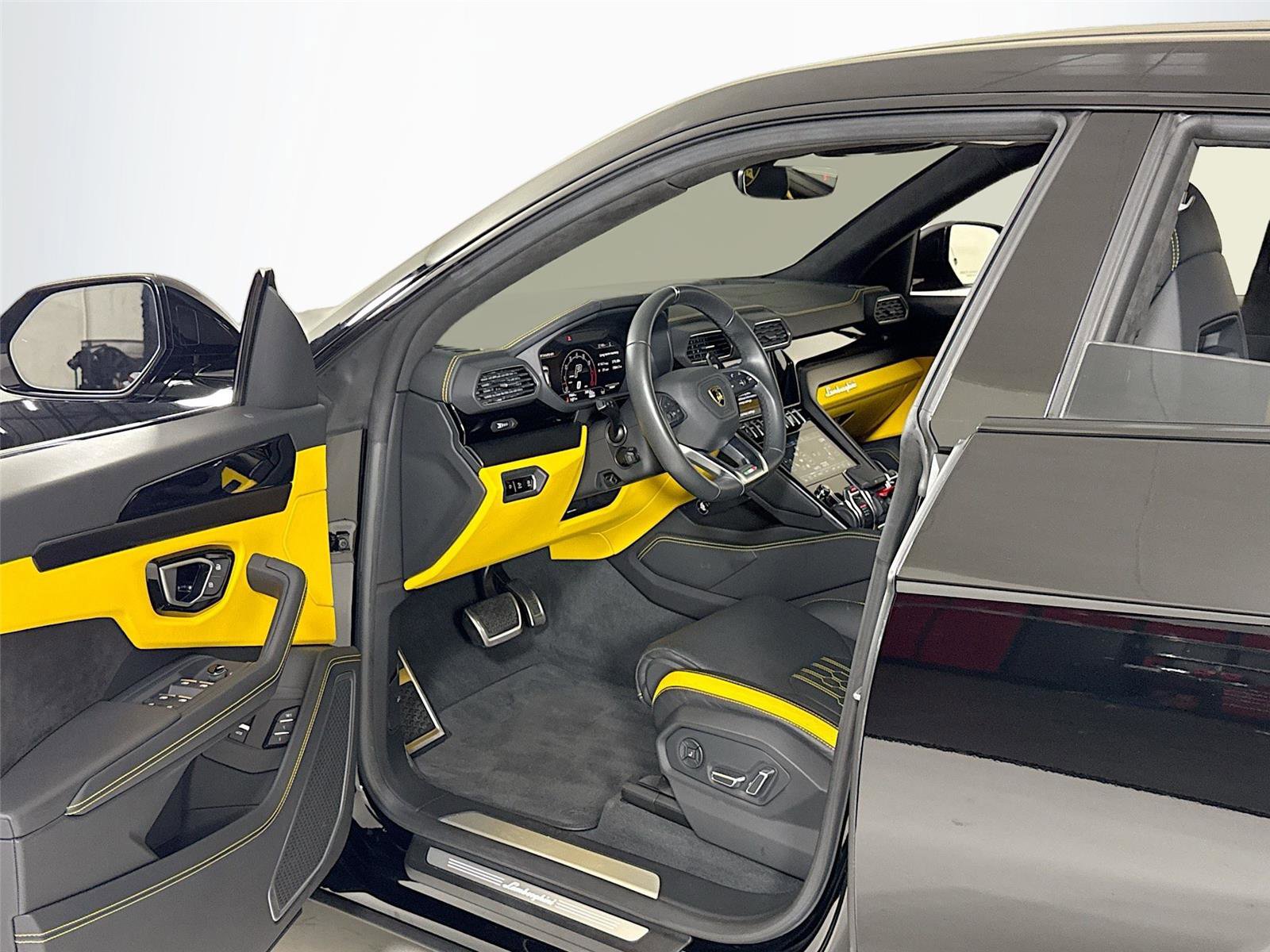 Used 2024 Lamborghini Urus S image 12