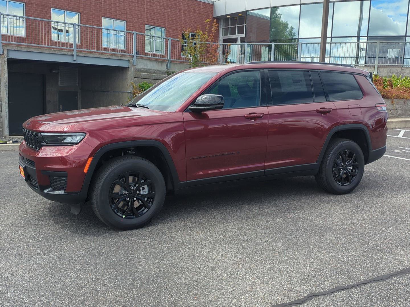 New 2025 Jeep Grand Cherokee L Altitude image 3