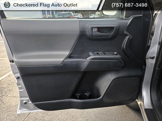 Used 2016 Toyota Tacoma SR image 19