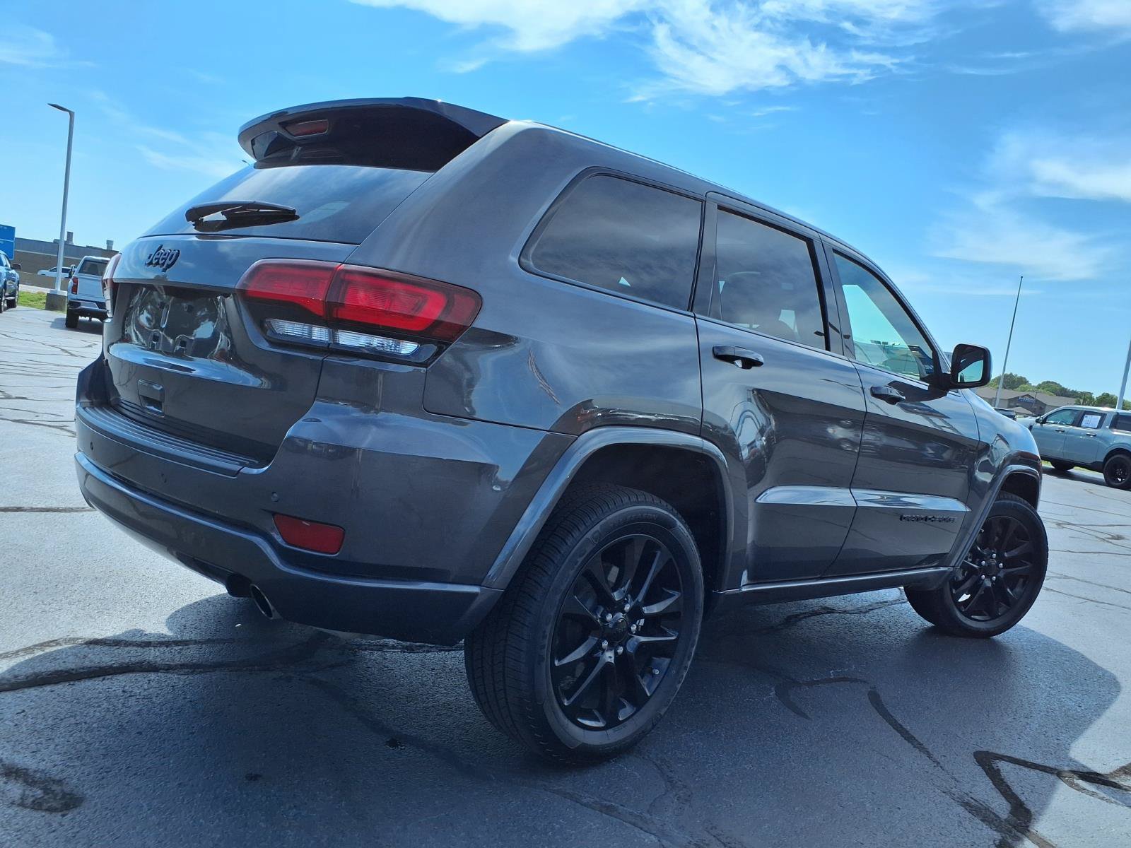 Used 2020 Jeep Grand Cherokee Altitude AWD/4WD image 34