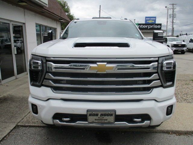 Used 2024 Chevrolet Silverado 3500 High Country w/ High Country Premium Package AWD/4WD image 2