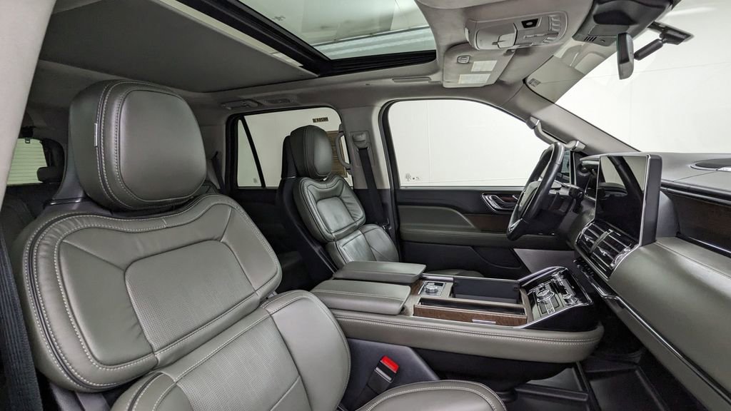 Used 2023 Lincoln Navigator Black Label image 43
