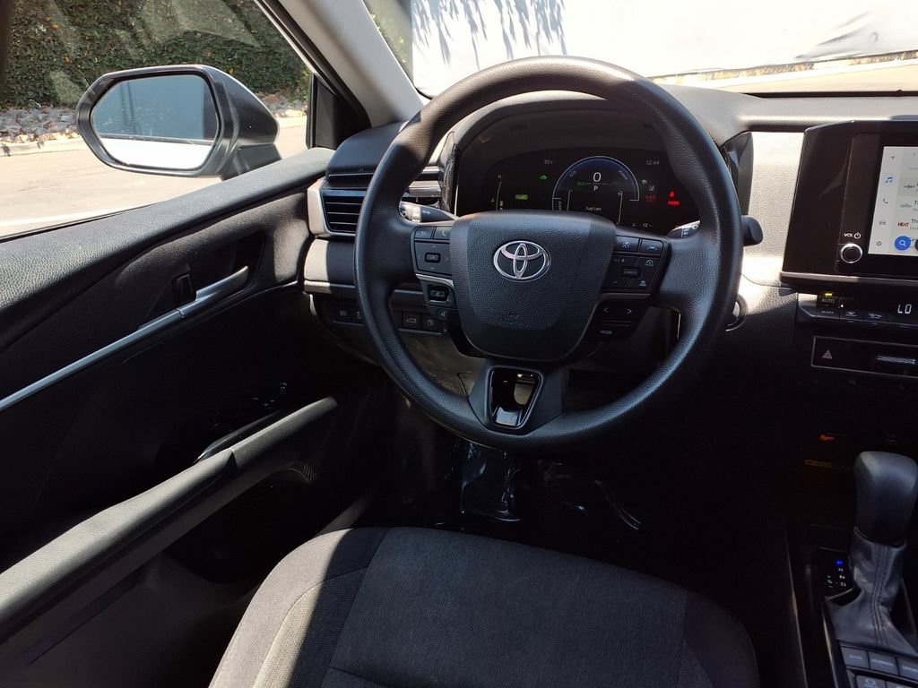 Used 2025 Toyota Camry LE FWD image 25