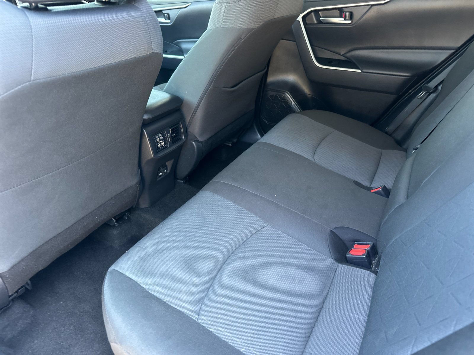 Used 2024 Toyota RAV4 XLE FWD image 10