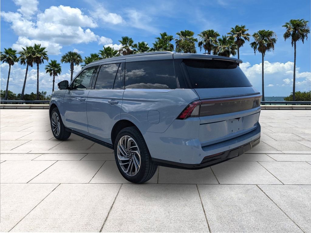 Used 2025 Lincoln Navigator Reserve image 5