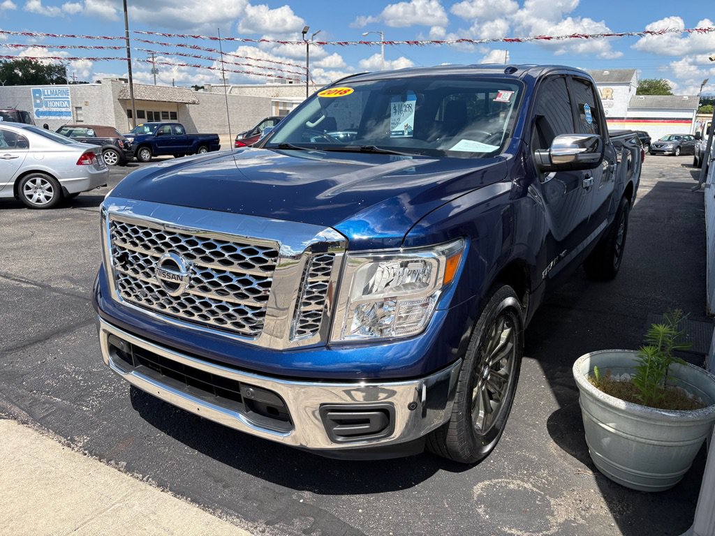 Used 2018 Nissan Titan SV w/ SV Convenience Package RWD image 6