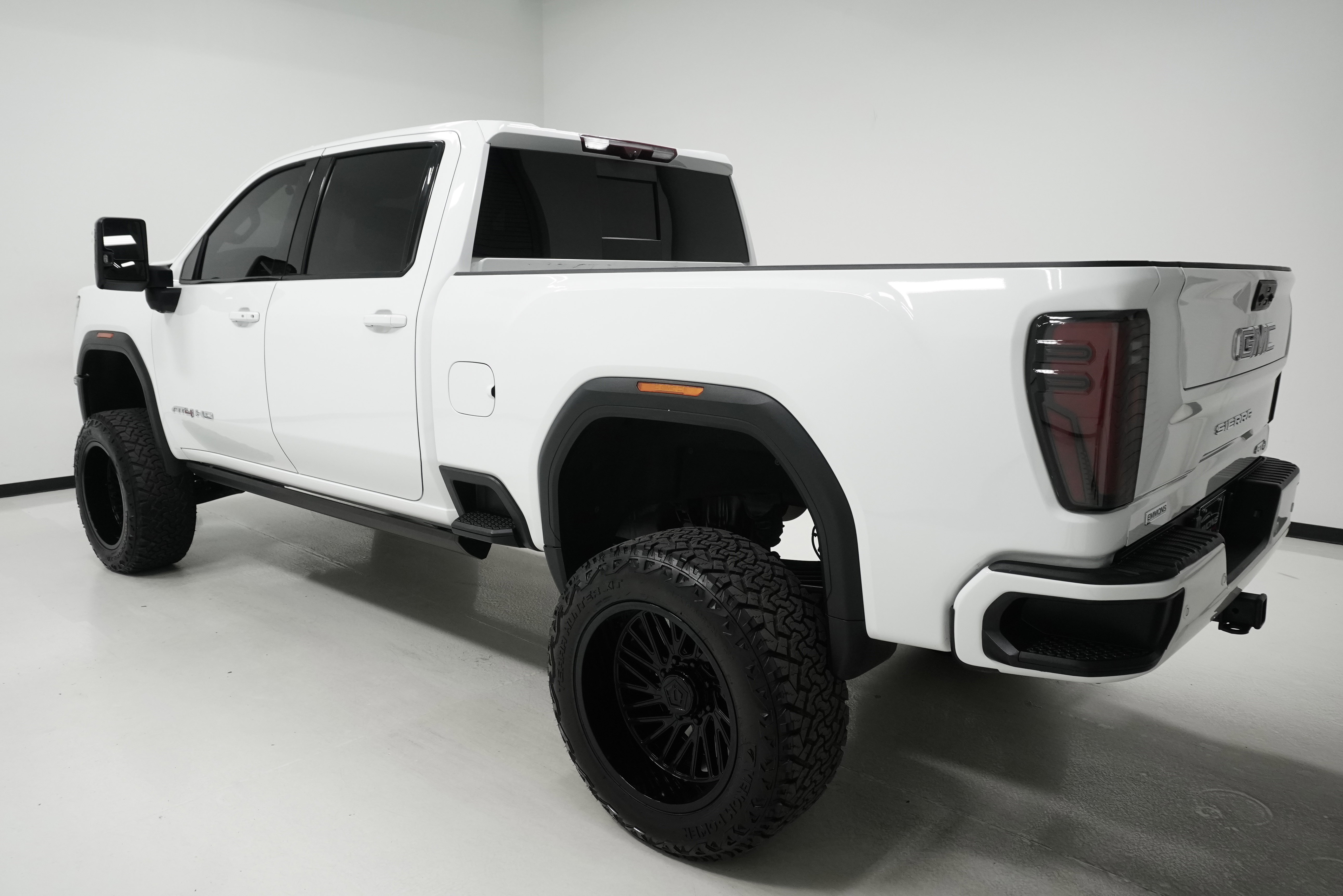 Used 2024 GMC Sierra 2500 AT4 w/ Technology Package image 4
