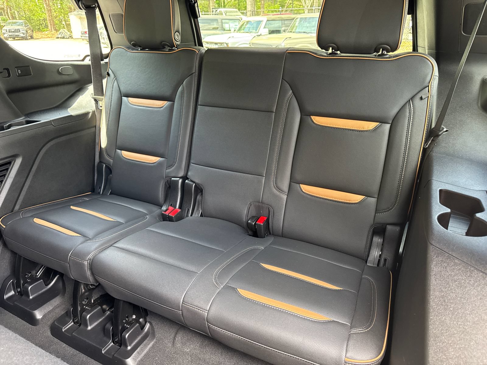 Used 2024 GMC Yukon AT4 AWD/4WD image 25