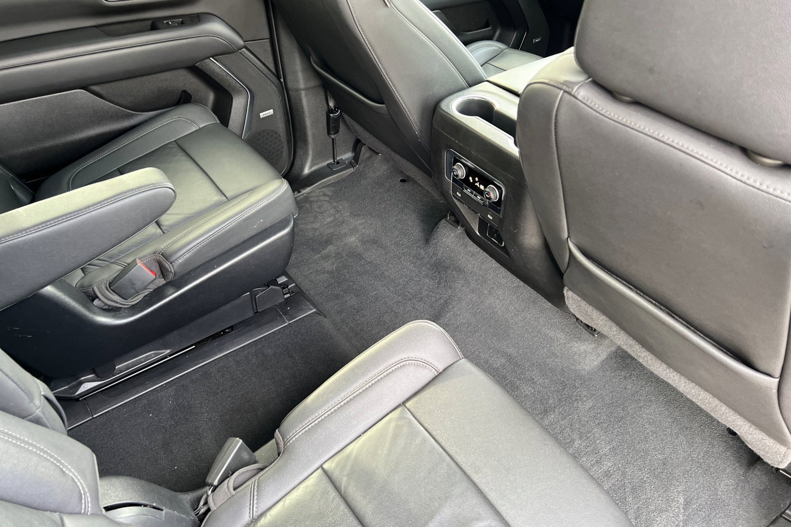 Used 2022 Chevrolet Suburban Z71 image 18