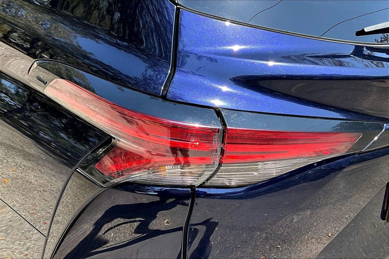 Used 2022 Toyota Sienna XSE w/ XSE Plus Package image 20