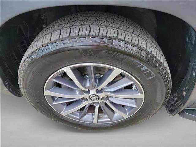 Used 2019 Toyota Highlander XLE image 9