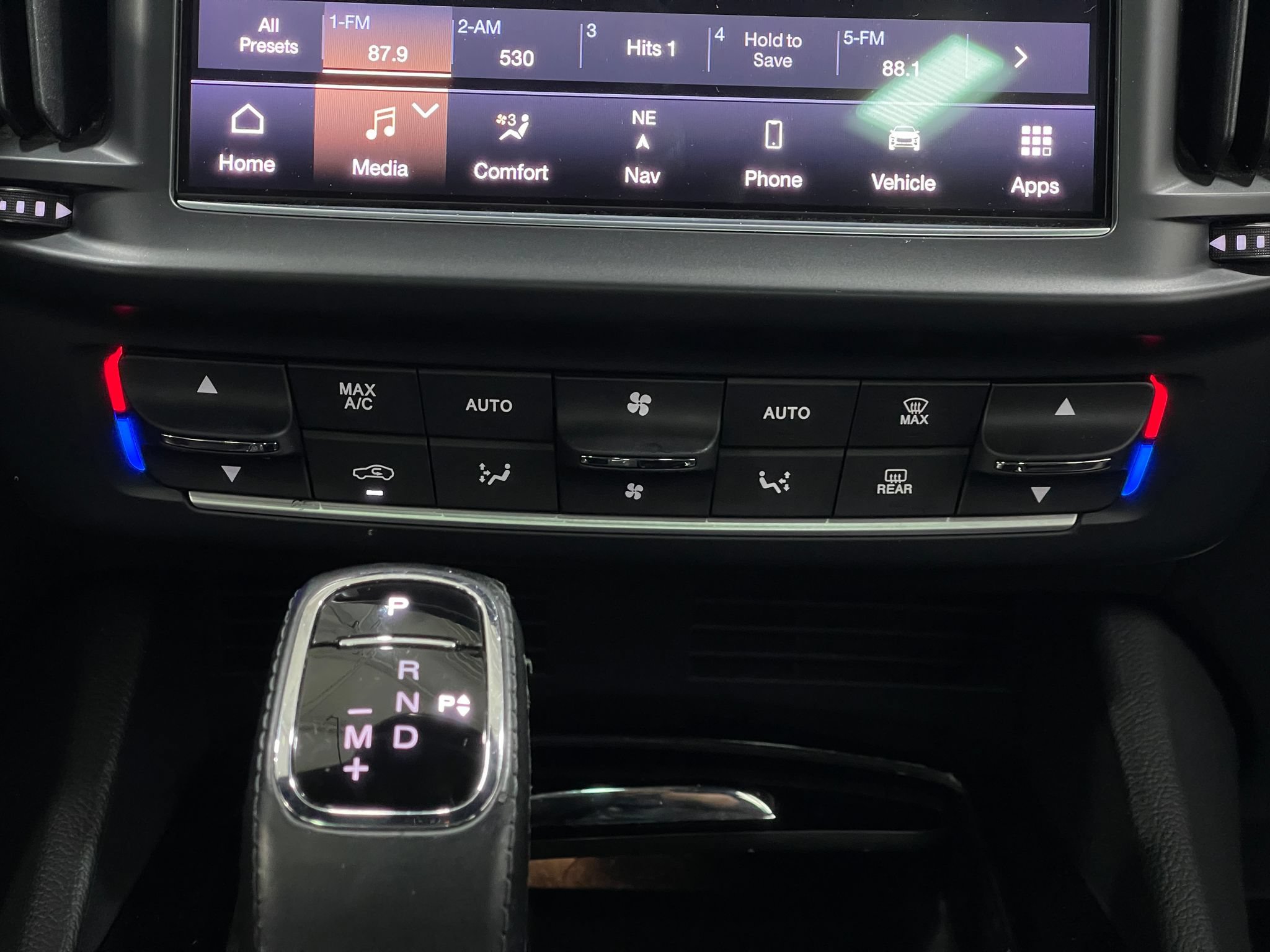 Used 2021 Maserati Levante AWD/4WD image 25