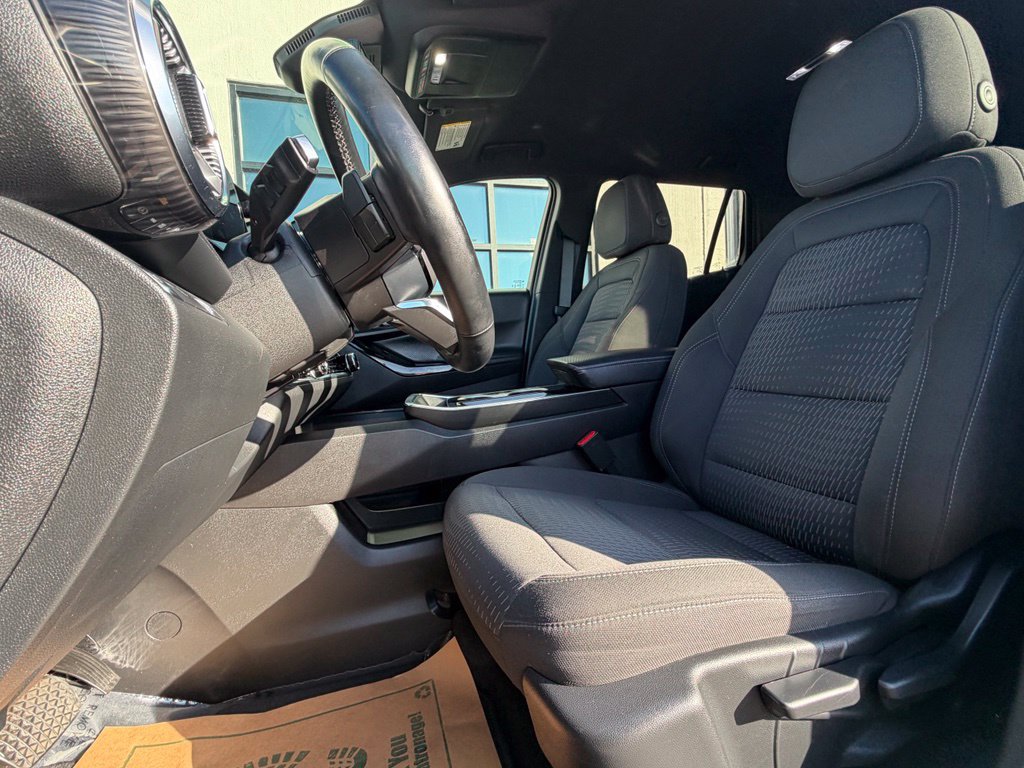 Used 2025 Chevrolet Equinox LT w/ Safety and Technology Package AWD/4WD image 11