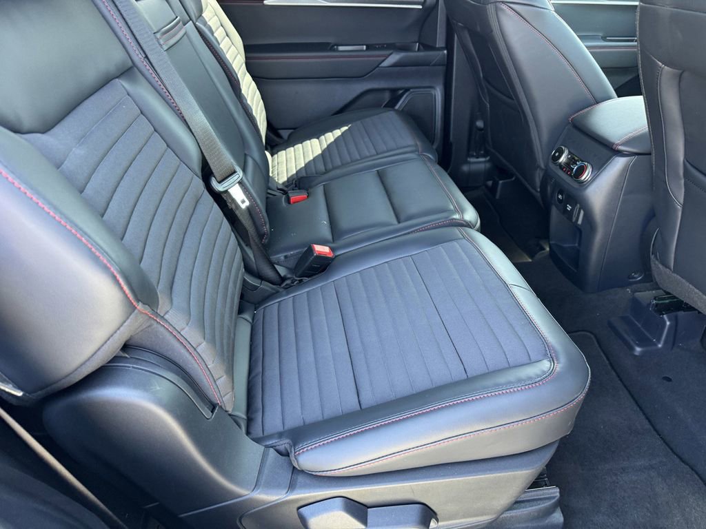 Used 2026 Ford Explorer ST-Line w/ Premium Package RWD image 9