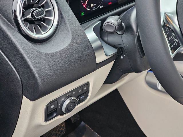 New 2026 Mercedes-Benz GLB 250 4MATIC image 16