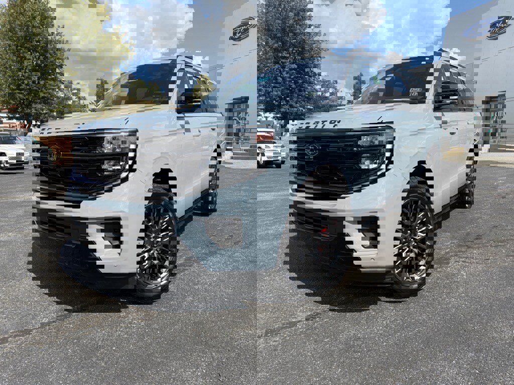 New 2025 Ford Expedition Max Platinum image 9