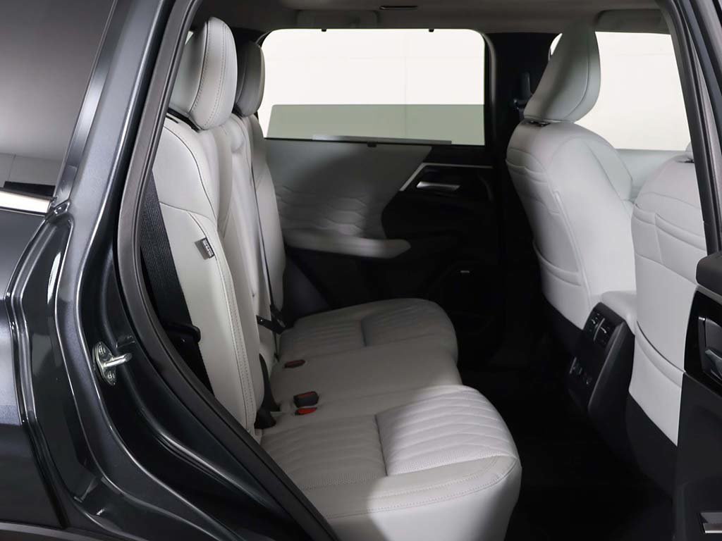 New 2026 Mitsubishi Outlander SEL AWD/4WD image 37