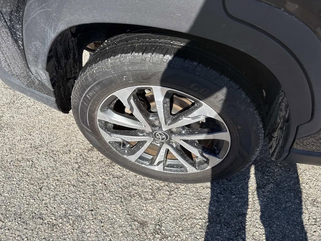 Used 2022 Toyota Corolla Cross XLE image 9