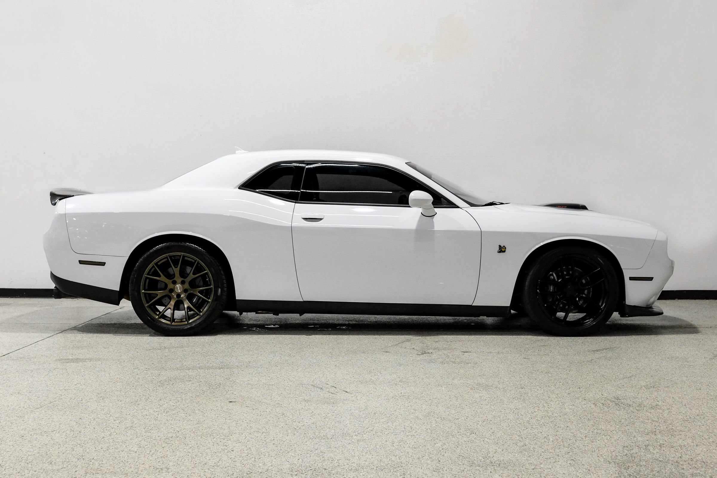 Used 2017 Dodge Challenger R/T Scat Pack RWD image 5