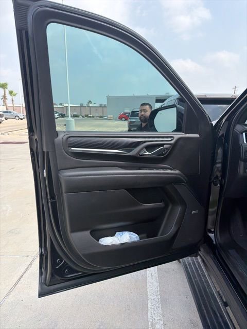 Used 2022 GMC Yukon Denali w/ Denali Premium Package RWD image 3