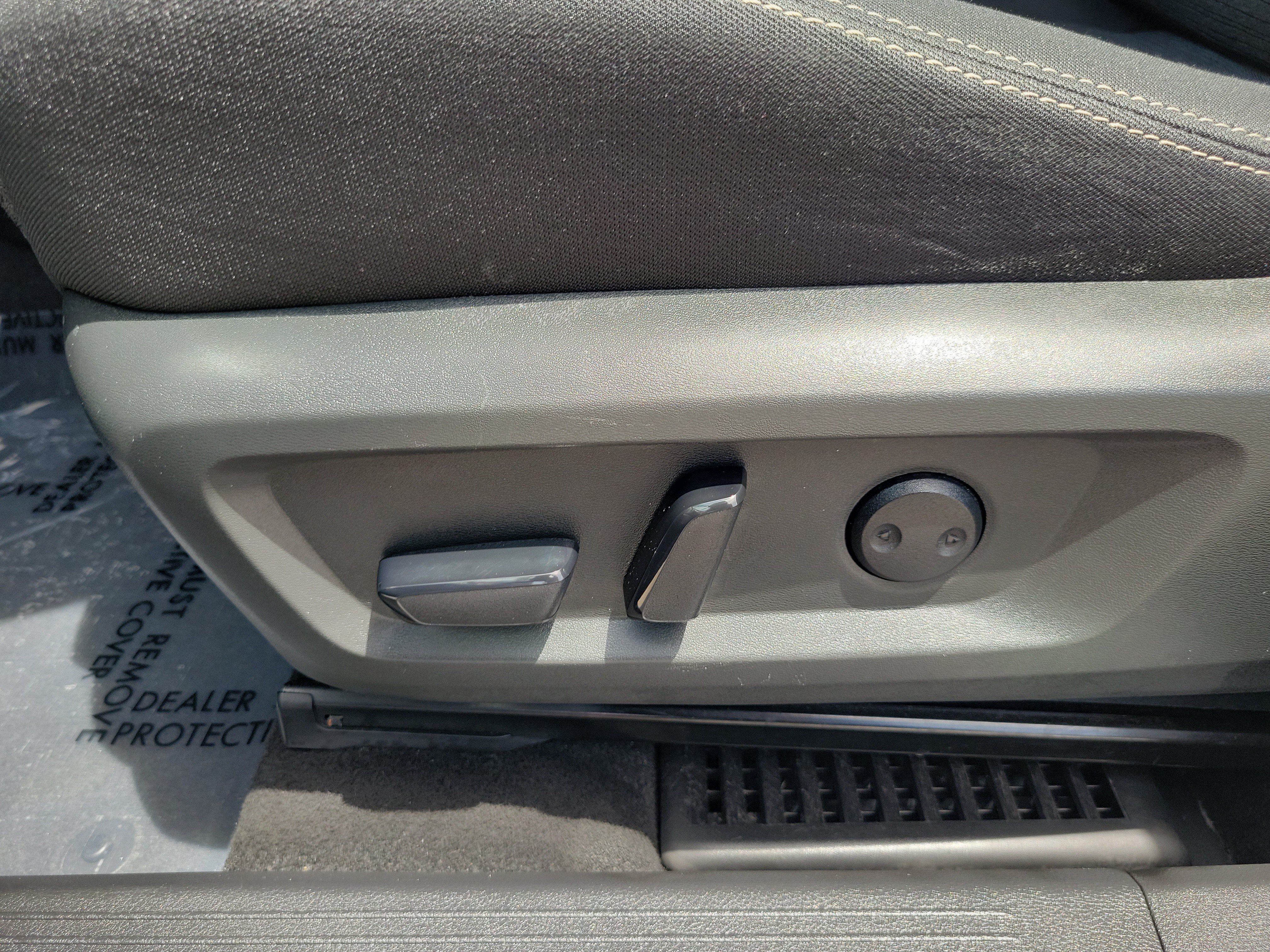 Used 2022 Nissan Rogue SV FWD image 12