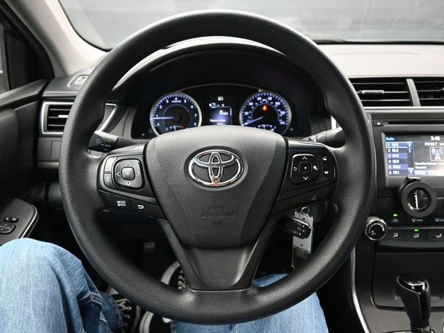 Used 2016 Toyota Camry LE image 19