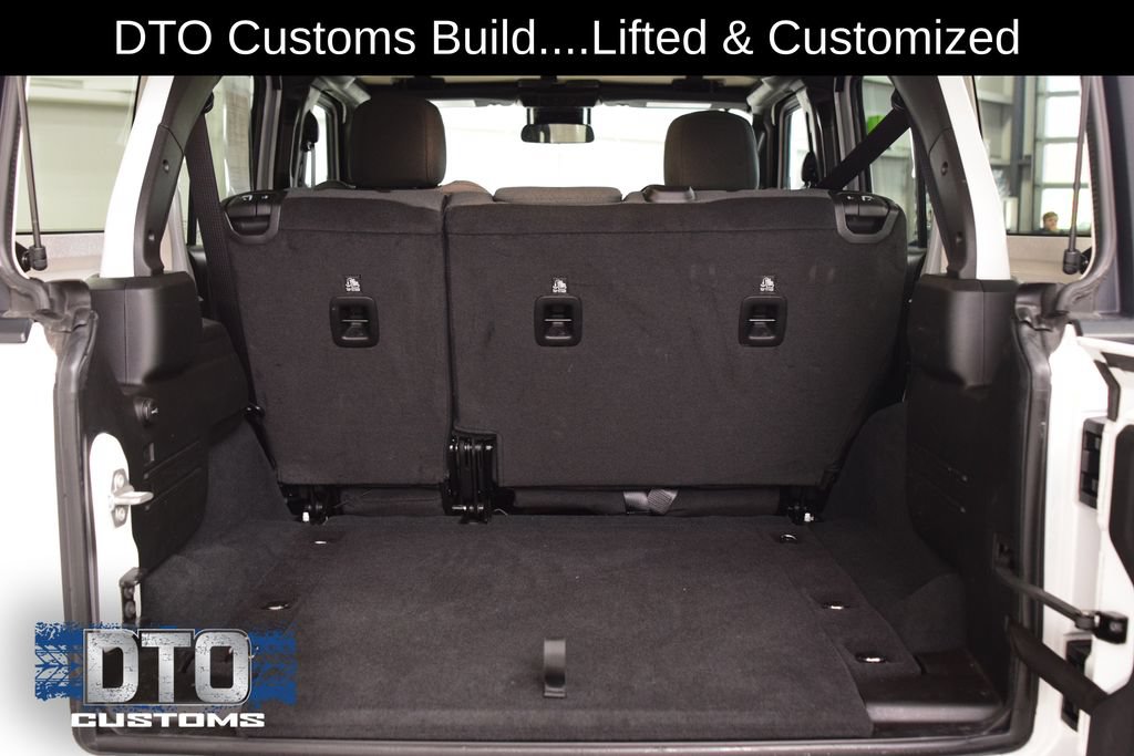 Used 2025 Jeep Wrangler Unlimited Rubicon AWD/4WD image 23