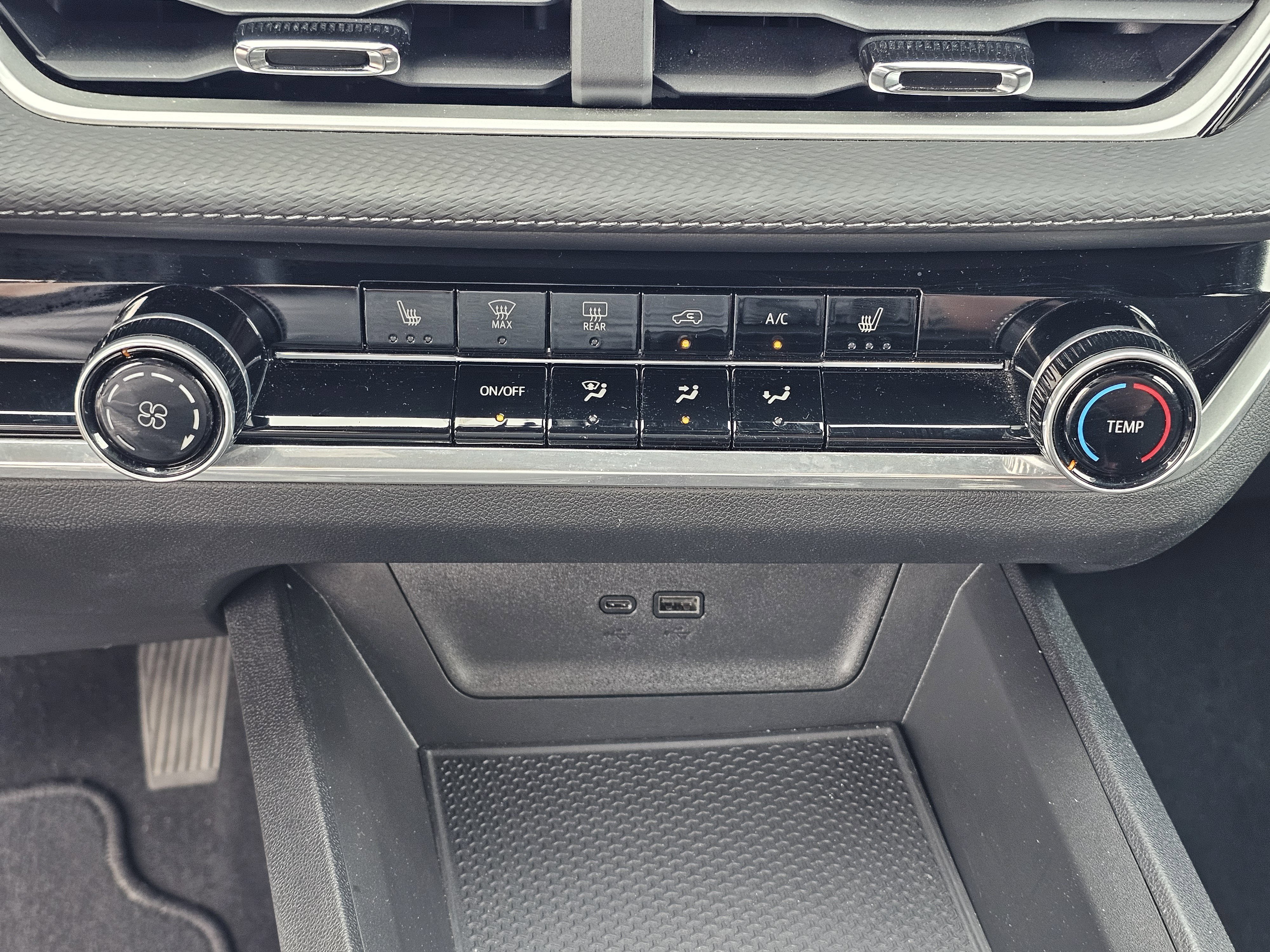 Used 2025 Chevrolet Equinox LT image 28