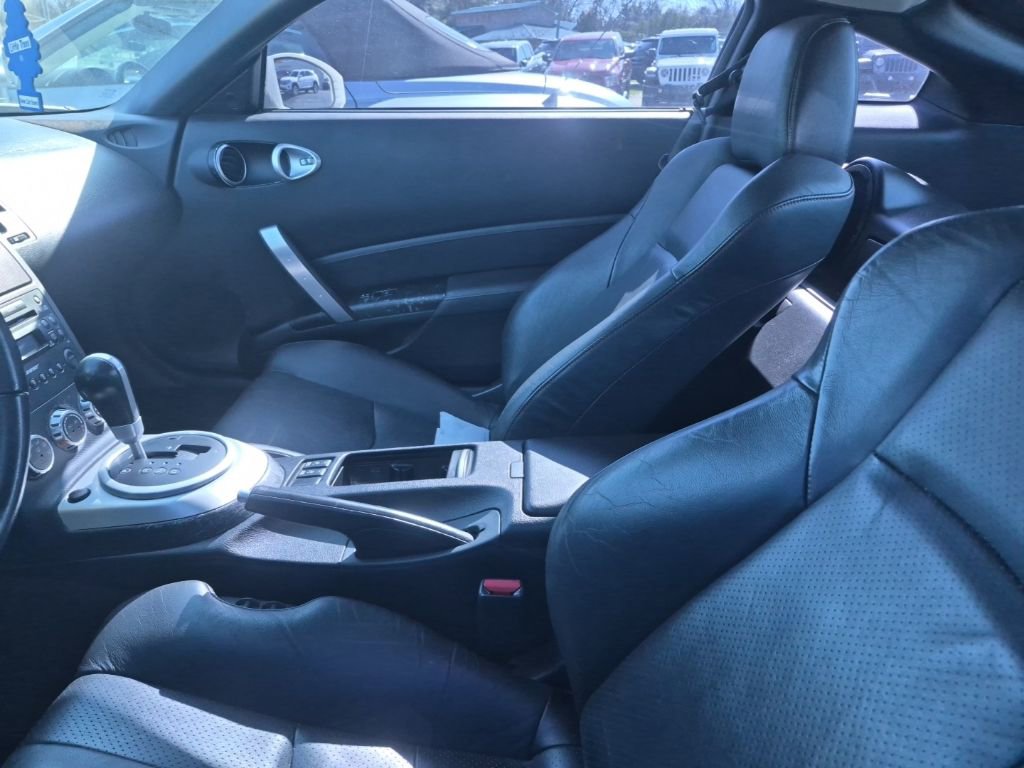 Used 2008 Nissan 350Z Touring image 4