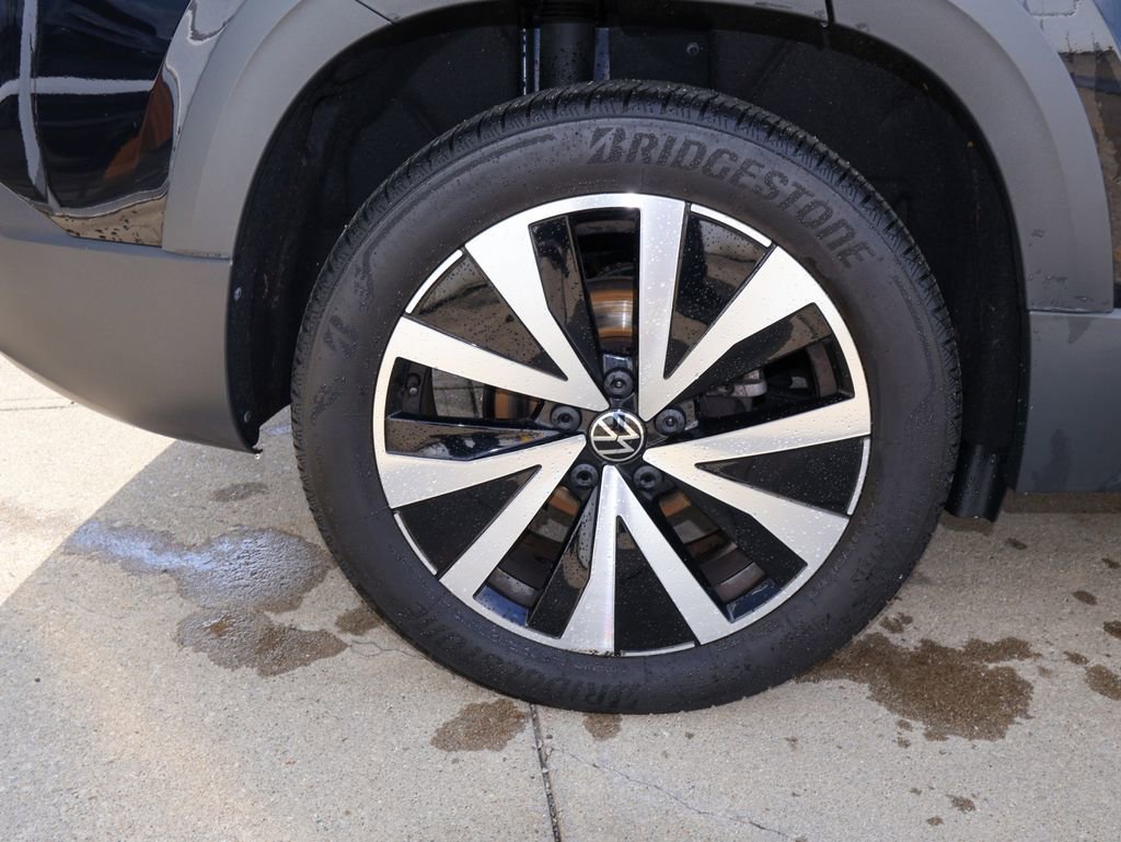 Certified 2022 Volkswagen Taos SE AWD/4WD image 9