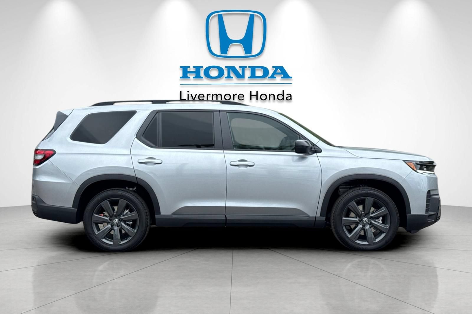New 2026 Honda Pilot Sport image 7