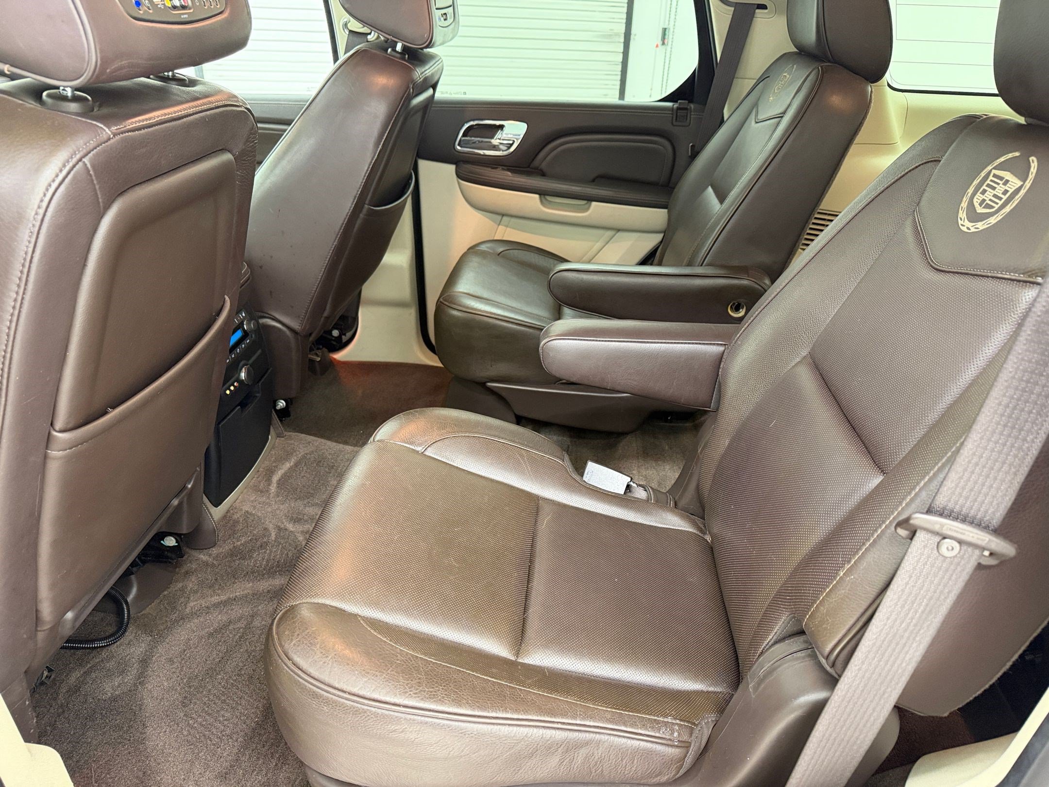 Used 2014 Cadillac Escalade Platinum AWD/4WD image 14