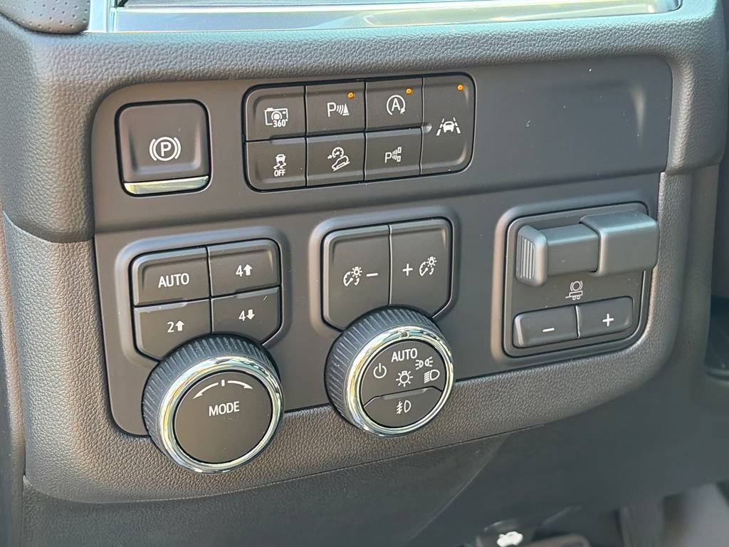 New 2026 Chevrolet Suburban Premier AWD/4WD image 21