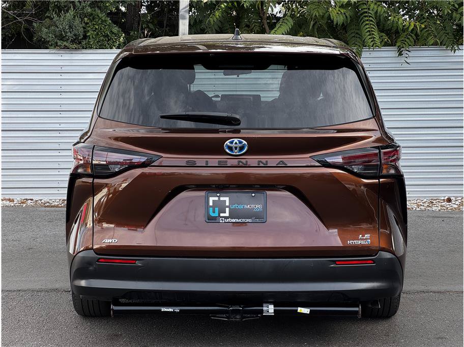 Used 2024 Toyota Sienna LE AWD/4WD image 11
