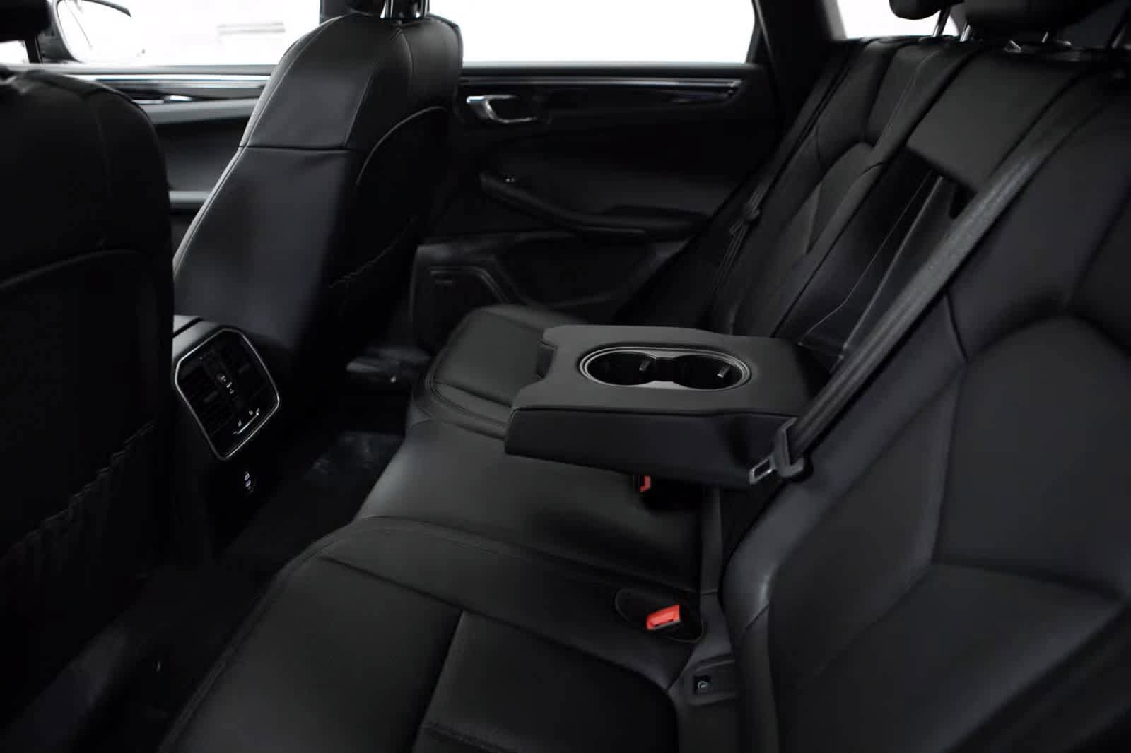 Certified 2026 Porsche Macan Turbo AWD/4WD image 34