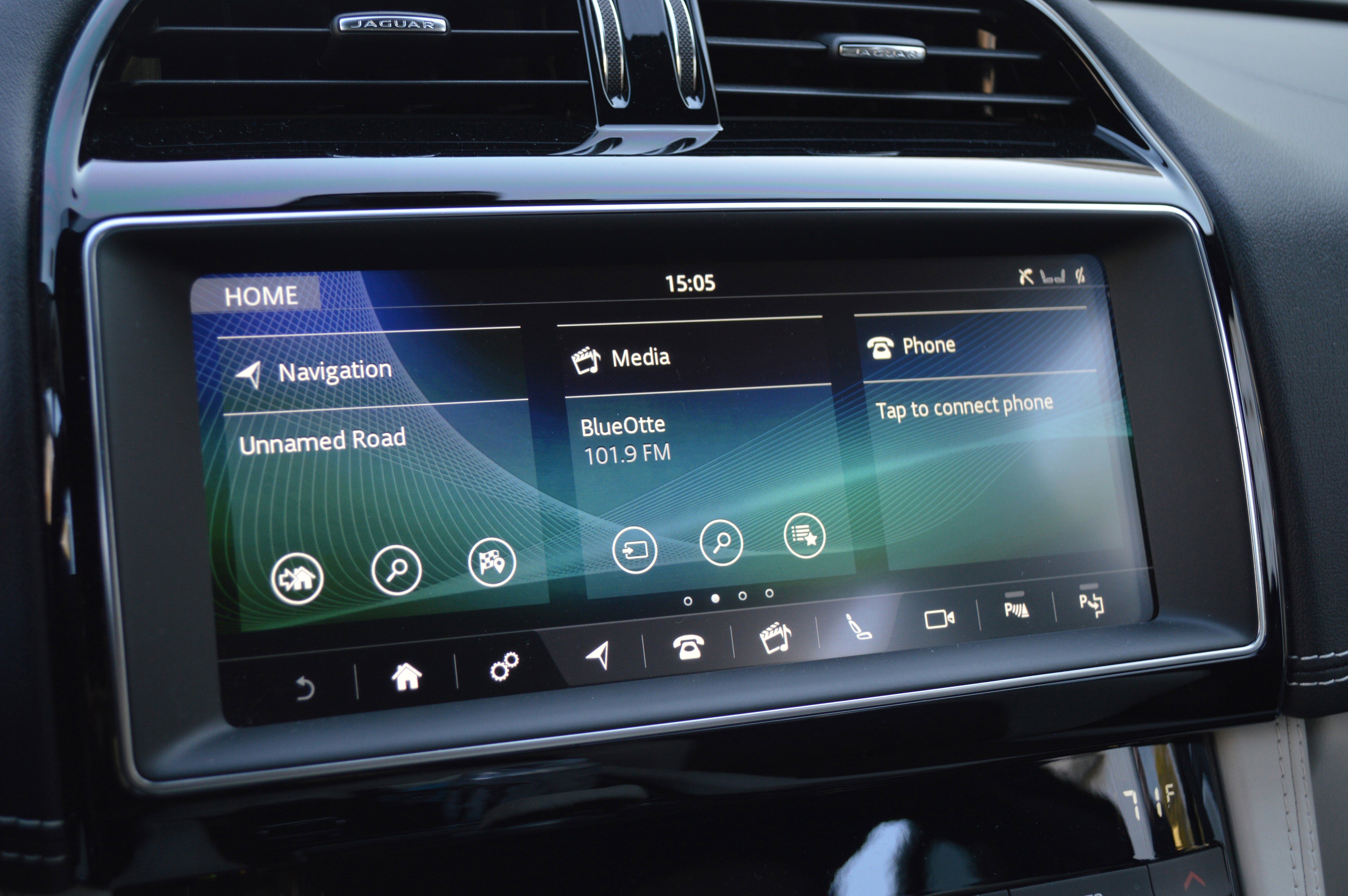 Used 2020 Jaguar F-PACE SVR image 20