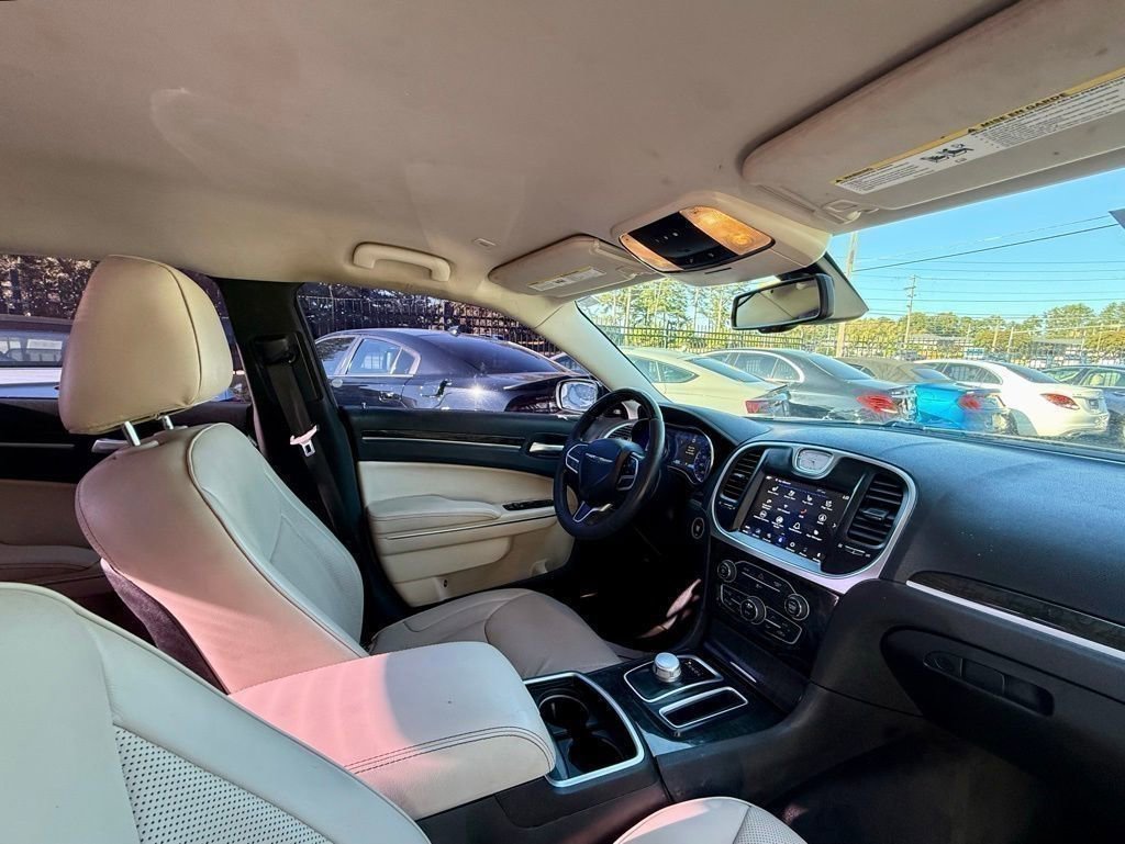 Used 2018 Chrysler 300 Limited image 22