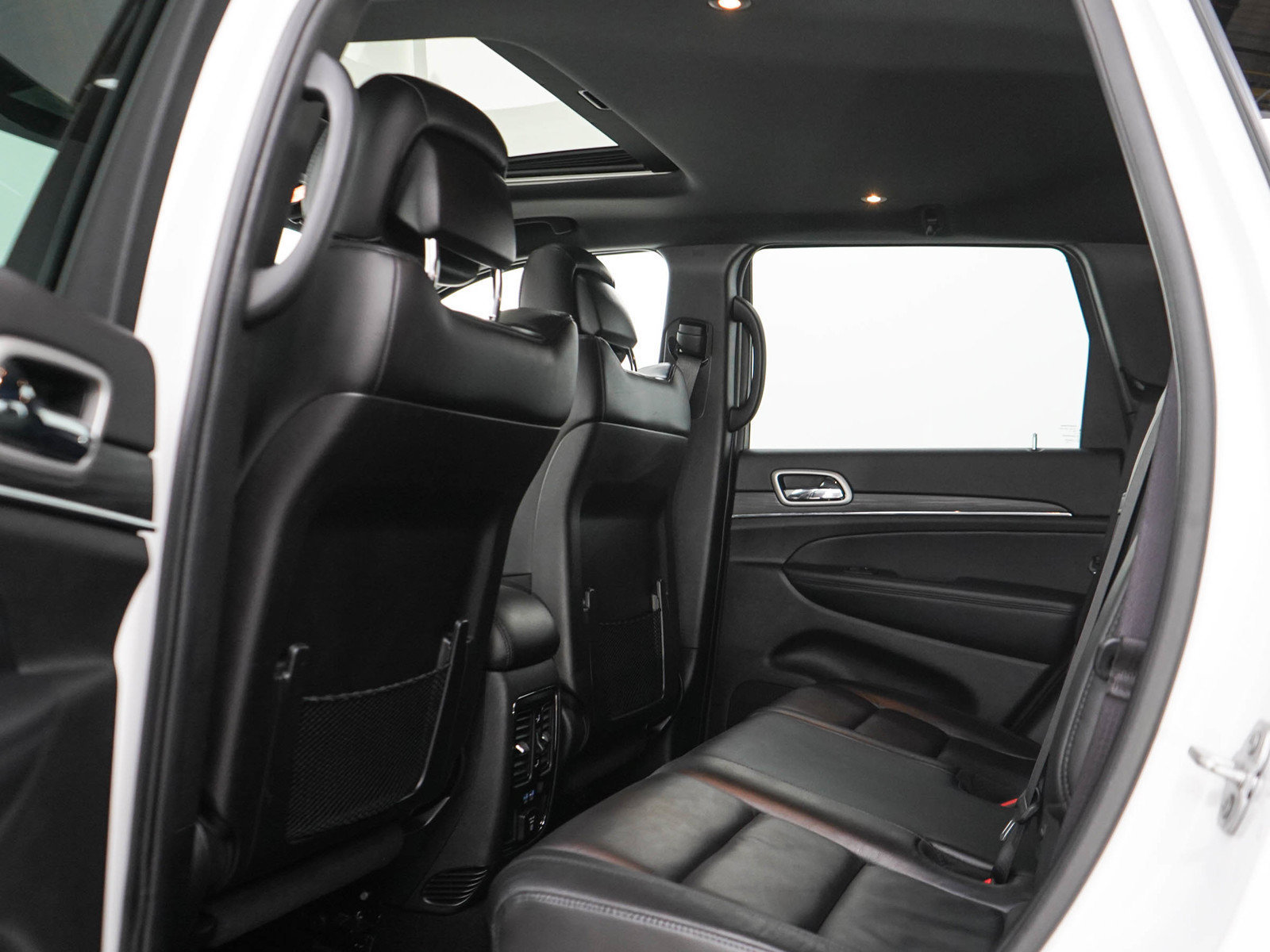 Used 2021 Jeep Grand Cherokee Limited AWD/4WD image 18