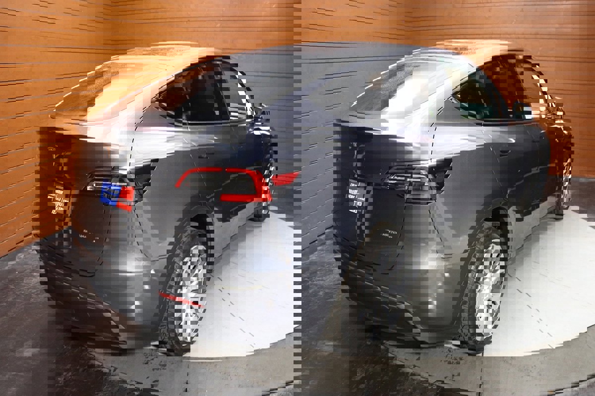 Used 2023 Tesla Model Y Long Range image 17