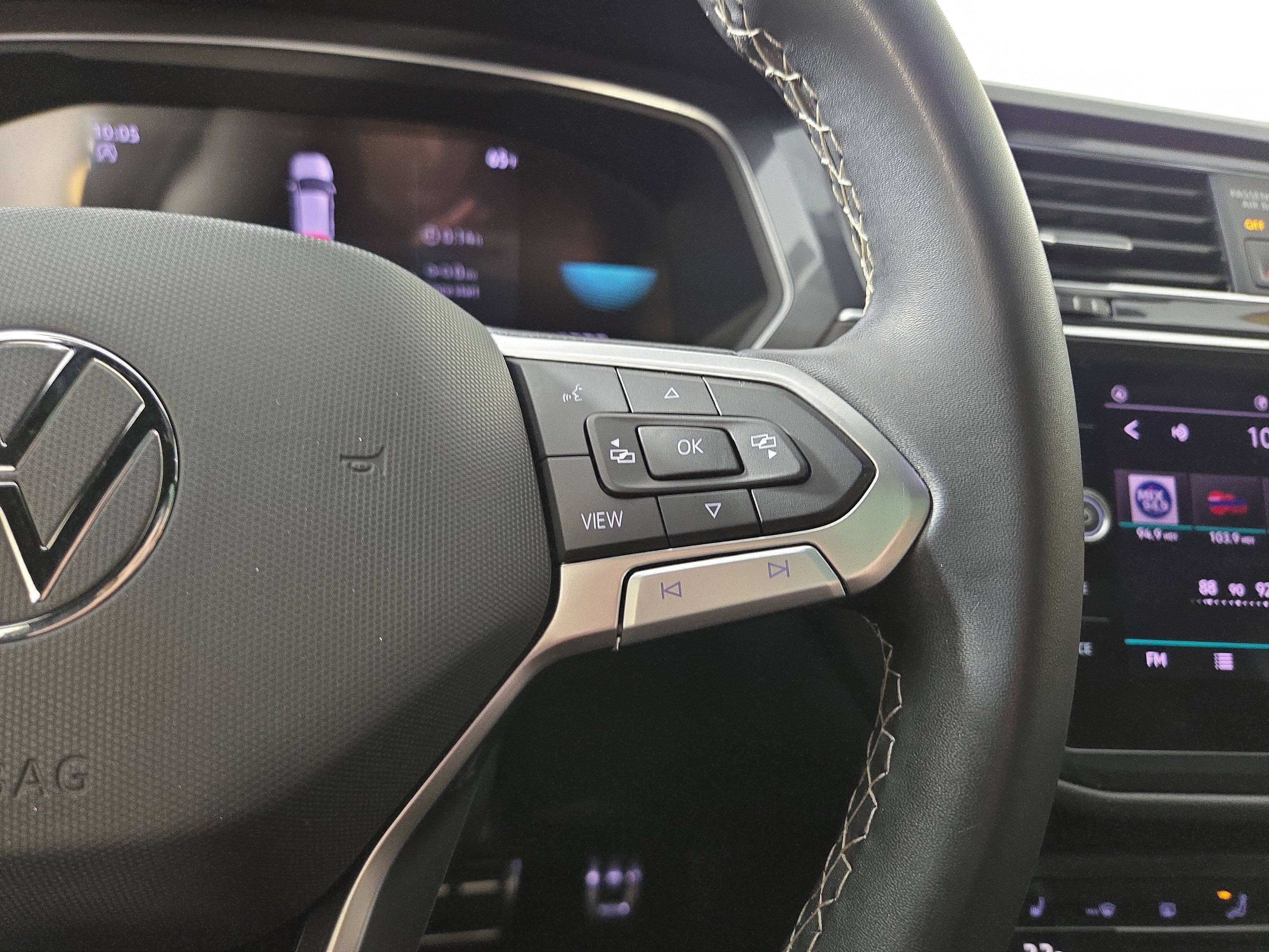 Used 2023 Volkswagen Tiguan SE R-Line image 17