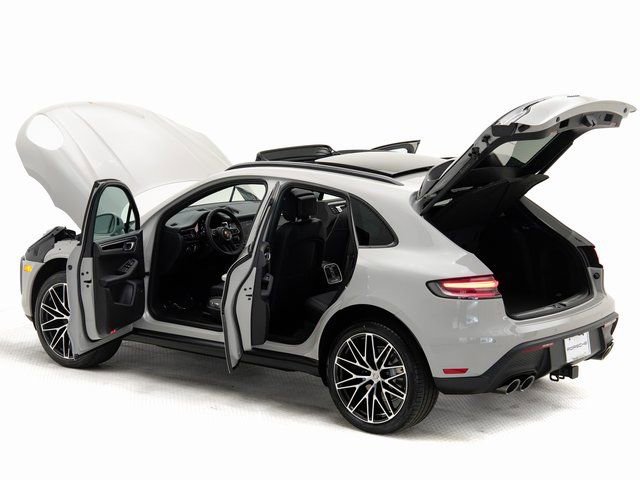 Certified 2025 Porsche Macan image 37