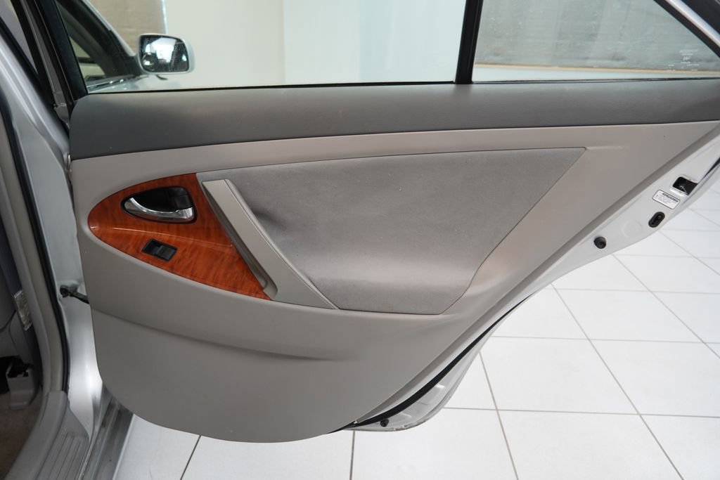Used 2009 Toyota Camry XLE FWD image 28