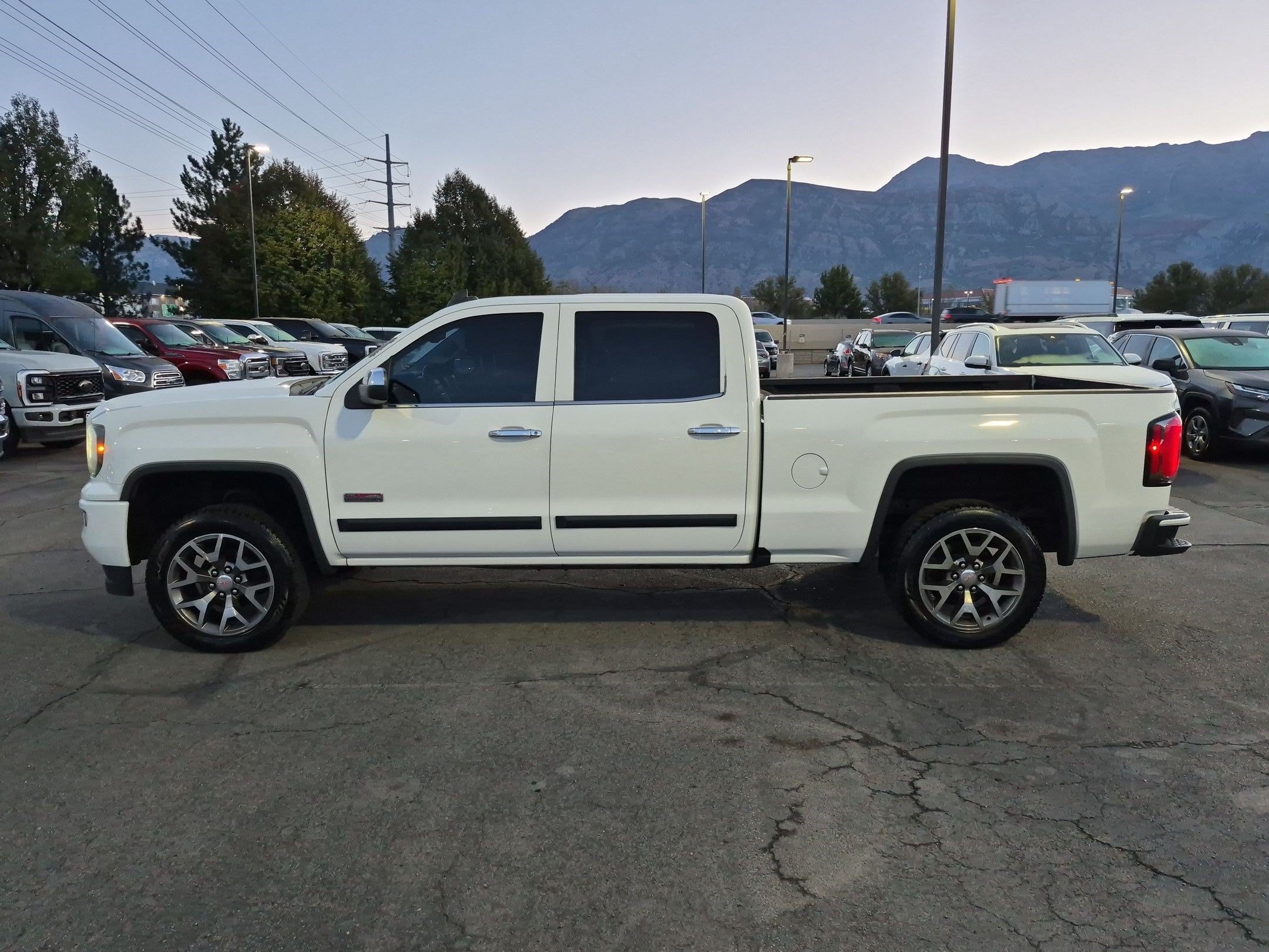 Used 2016 GMC Sierra 1500 SLT w/ All-Terrain Package AWD/4WD image 9