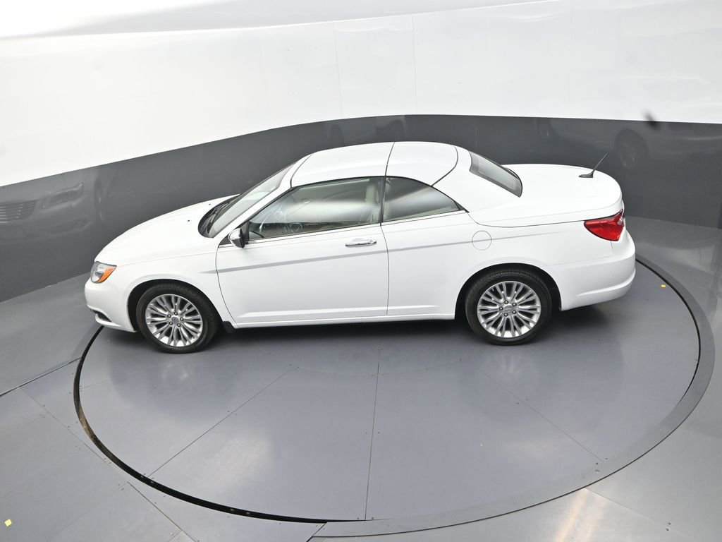 Used 2011 Chrysler 200 Limited FWD image 18