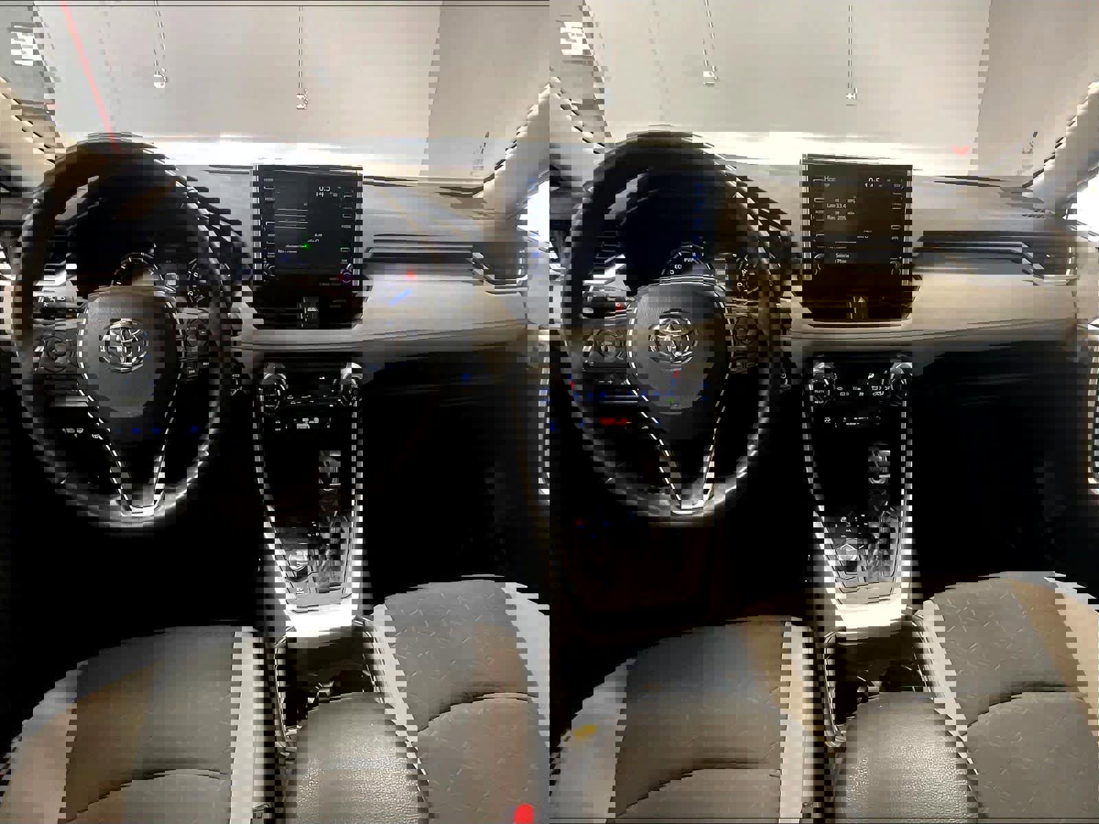 Used 2020 Toyota RAV4 XLE w/ Convenience Package image 16