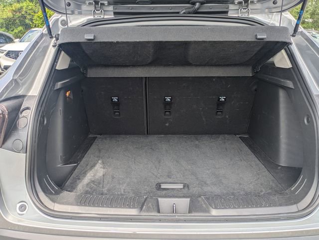 Used 2025 Chevrolet Trax LT w/ LT Convenience Package FWD image 12
